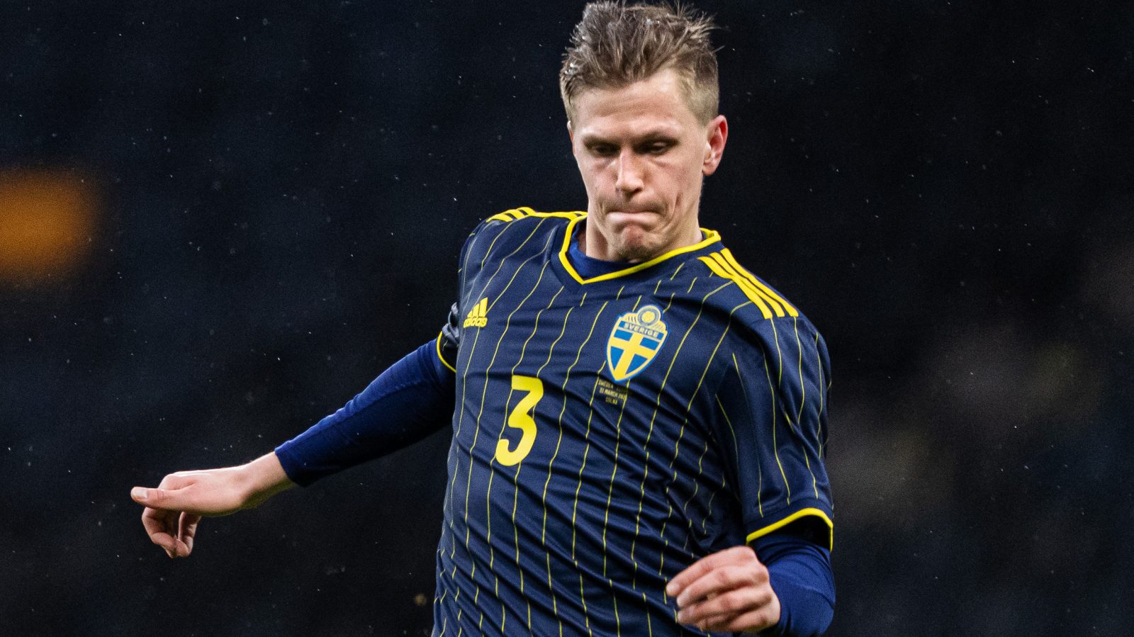 Joakim Nilsson i en landskamp med Sverige