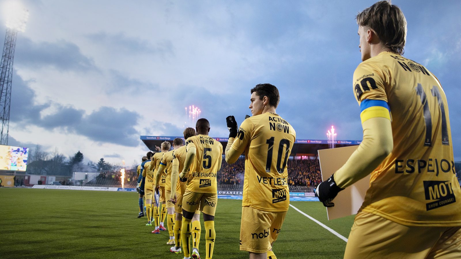 Inmarsch inför Bodø/Glimt mot Rosenborg i den norska premiären