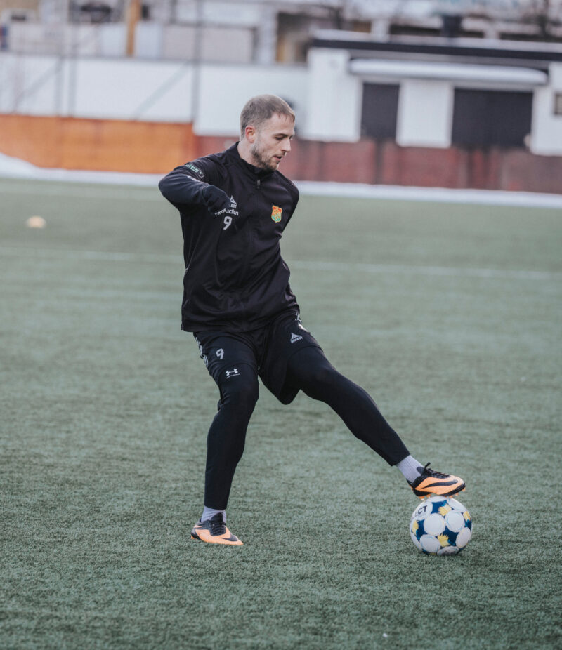 Gustav Lundgren på en träning med Gais